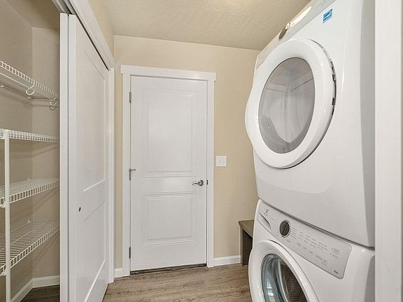 4th image of 16922 E Knox Ln