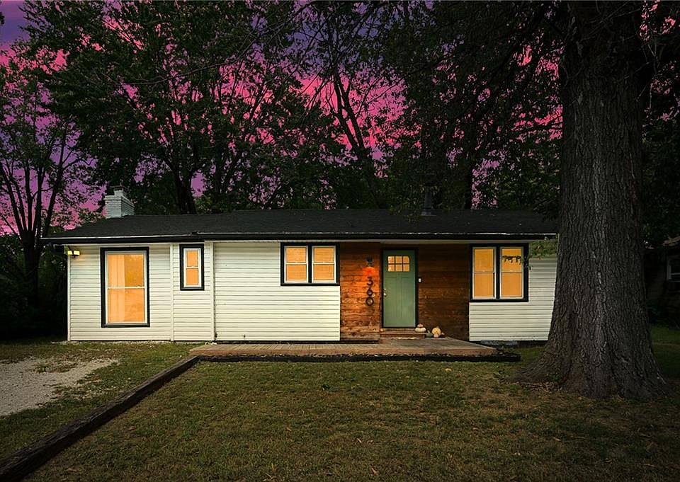 1st image of 360 S Peculiar Dr