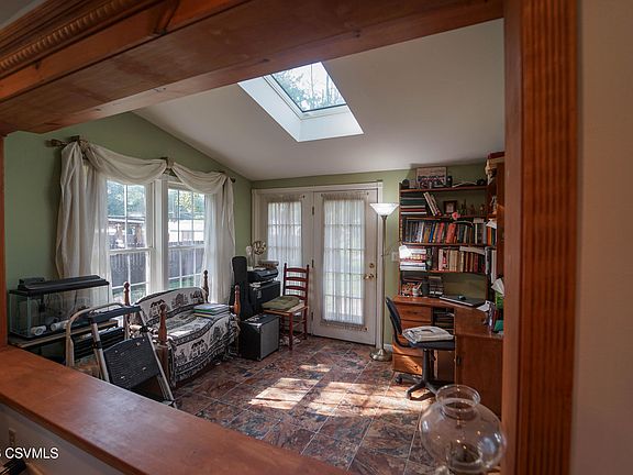 5th image of 125 W Maple St