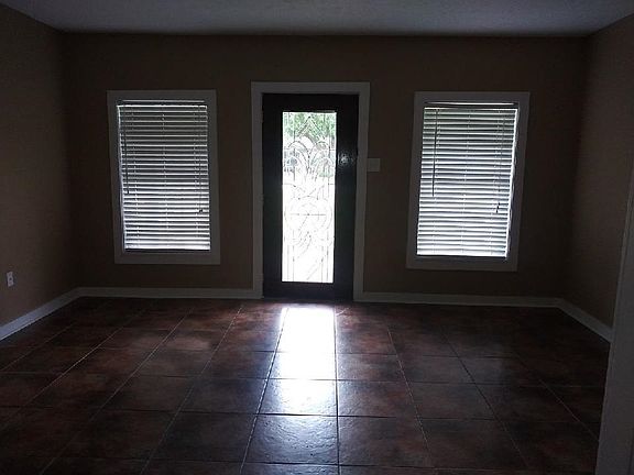 3rd image of 3611 Central Blvd