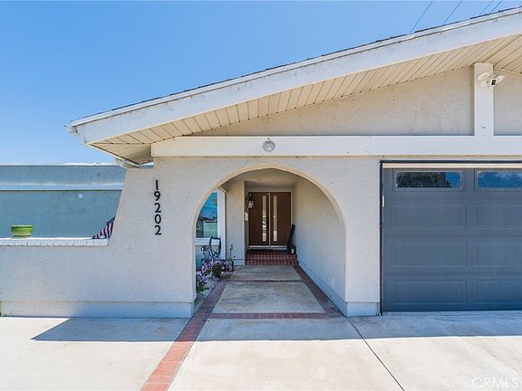 3rd image of 19202 Hickory Ln