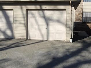 4921 Oak Hill Dr, Waterford, MI 48329