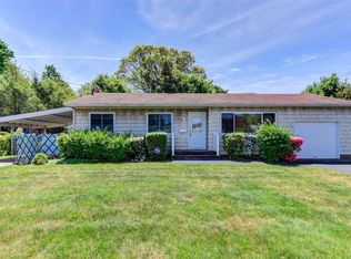 88 Smith St, Deer Park, NY 11729
