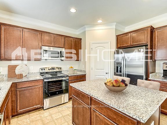3rd image of 5032 Kensington Pl