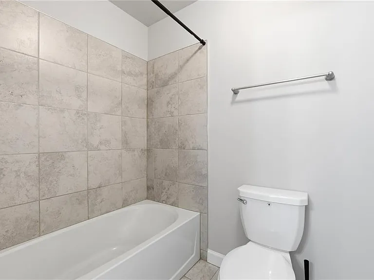 304 Cochin Dr — Photo 42