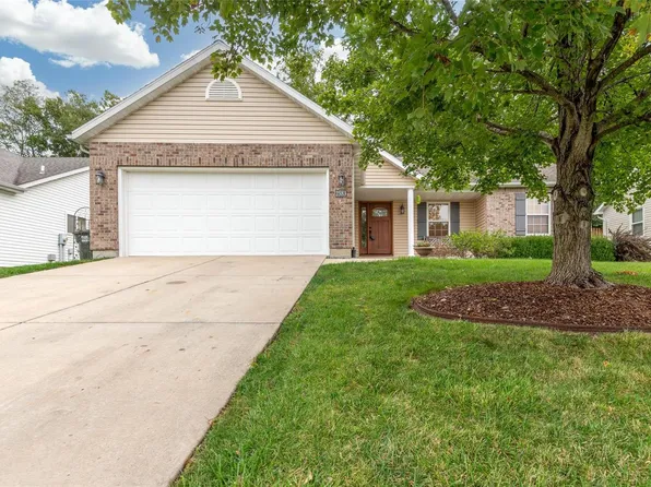 2583 Lakeshore Dr, Columbia, IL 62236