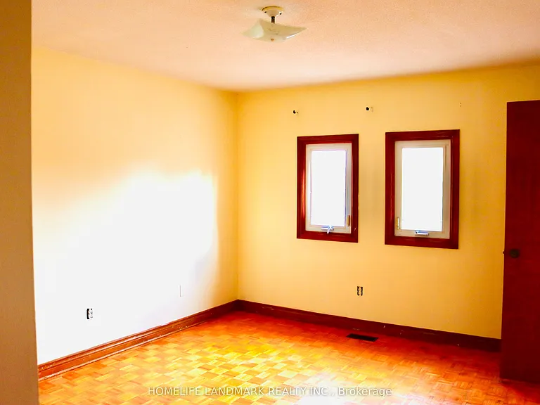 121 Harmonia Cres — Photo 30