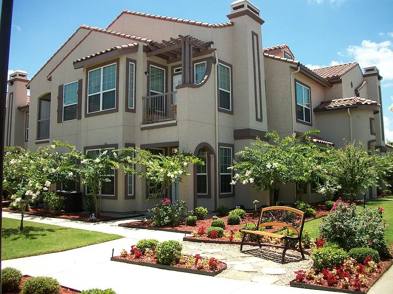 Waxahachie Village Condominiums — Photo 7