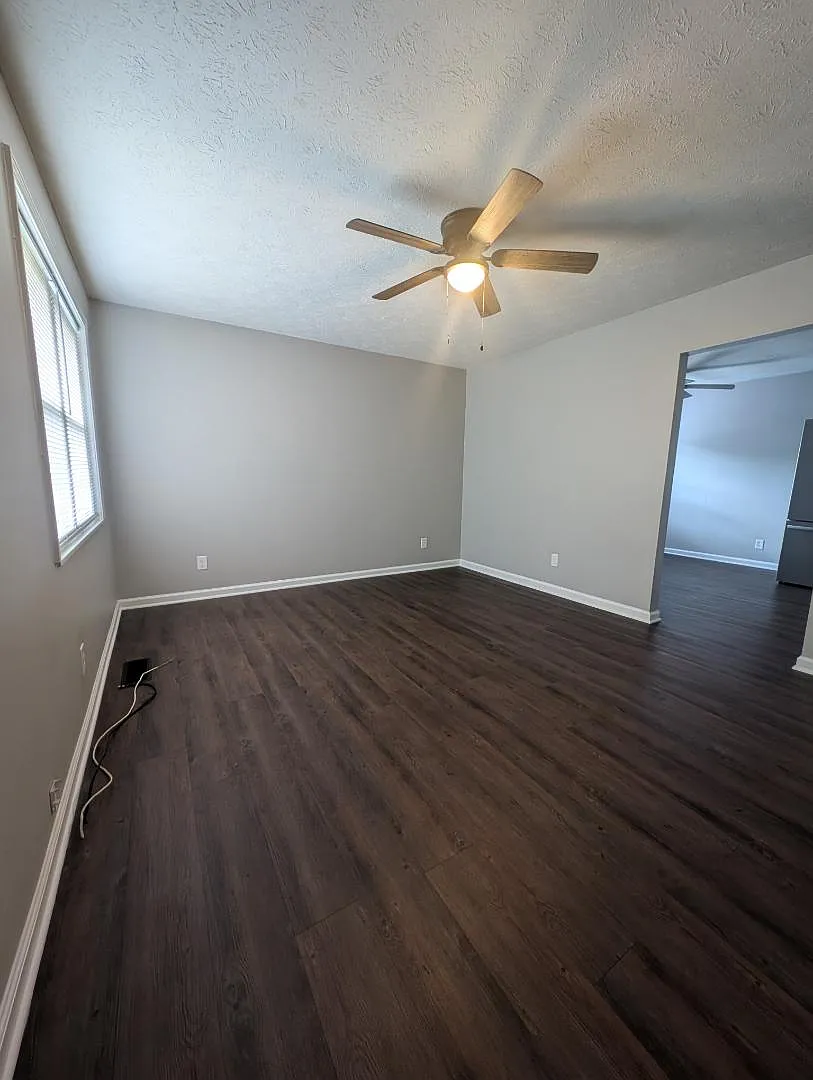 105 Woodland Park Cir — Photo 3