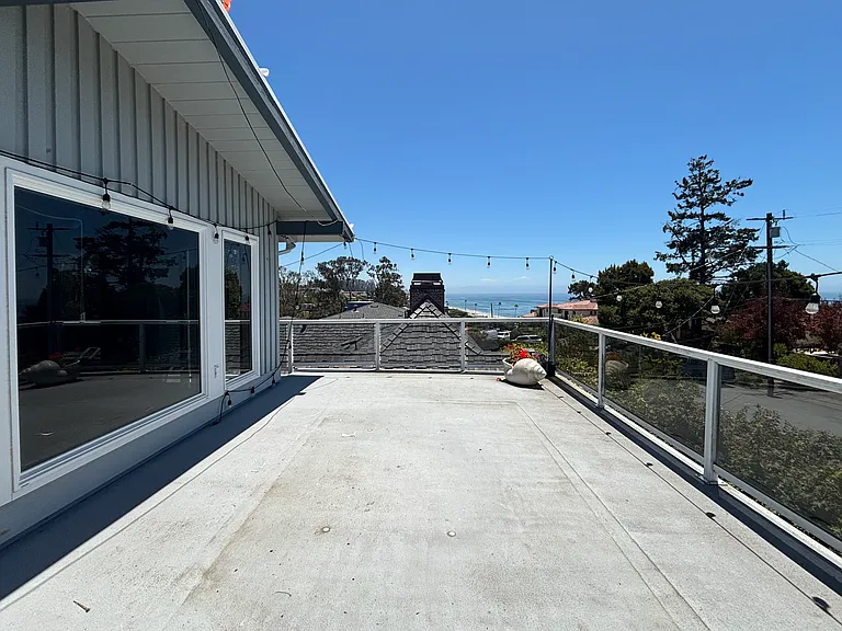 653 Bayview Dr — Photo 9