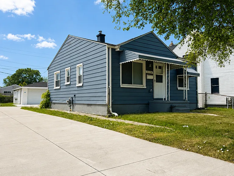 12524 Prospect Ave — Photo 2
