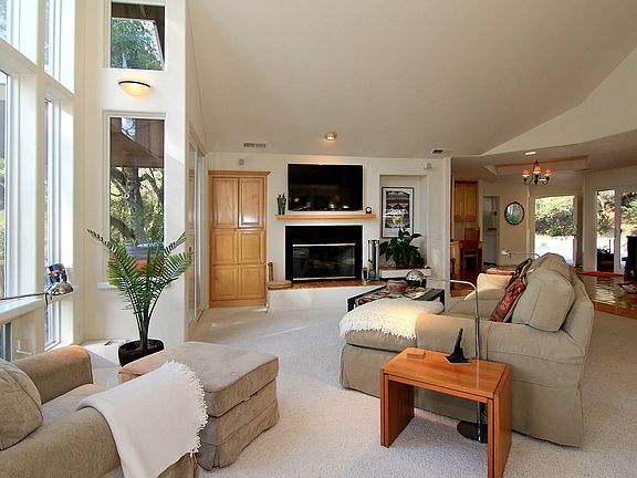 4th image of 204 Josselyn Ln