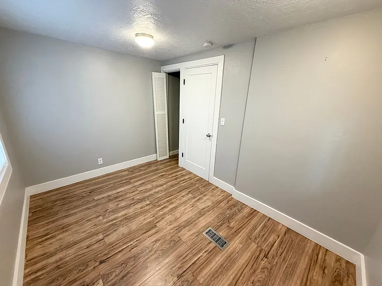 9216 N Portsmouth Ave — Photo 26