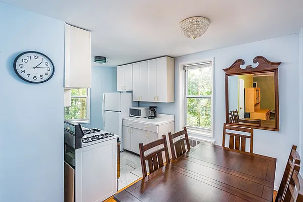 Sold by Modern Spaces | media 32