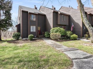 29 Thornhill Rd, Stratham, NH 03885