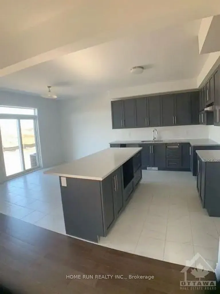 Building Photo - 328 Finial Way