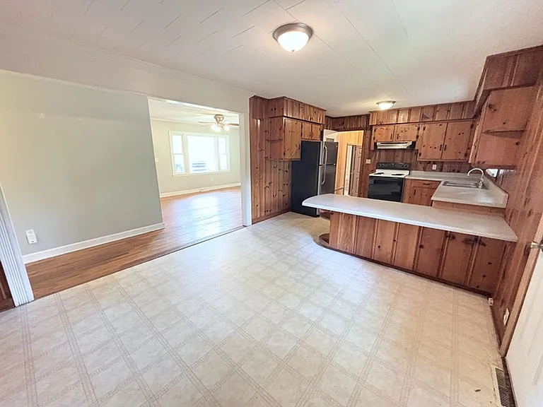 650 Berkeley Dr — Photo 6