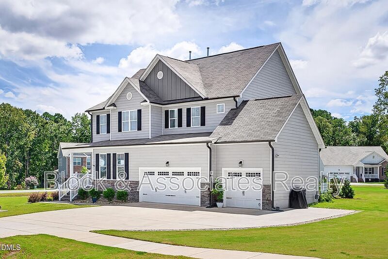 1st image of 236 Lily Oak Dr