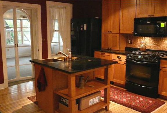 Kitchen Facing Dining Rm