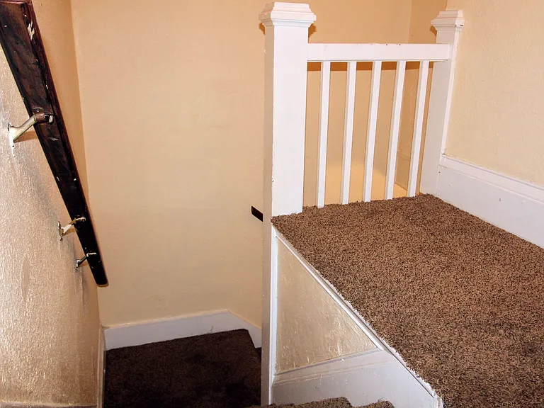 1021 College Ave — Photo 18