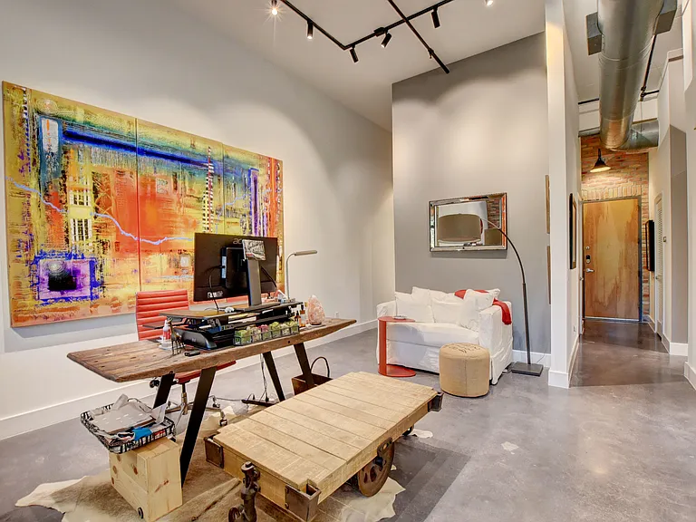 185 NE 4th Ave #203 — Photo 11