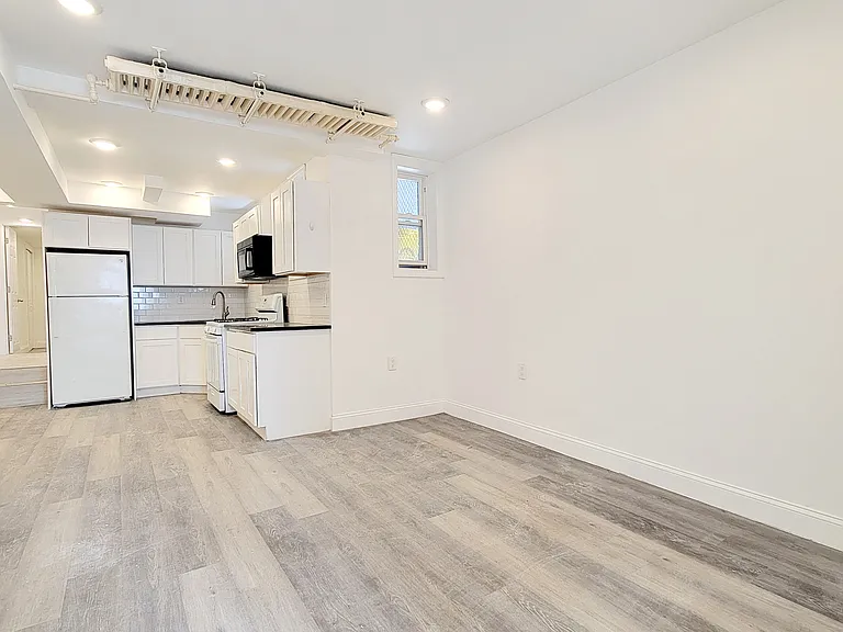 401 Walker St #B2 — Photo 3
