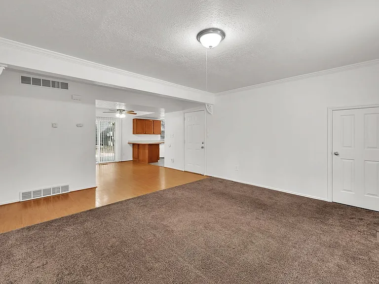 Shady Lane Apartments — Photo 18