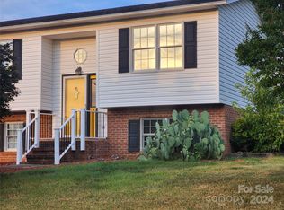 141 Cottonwood Dr #31, Yadkinville, NC 27055