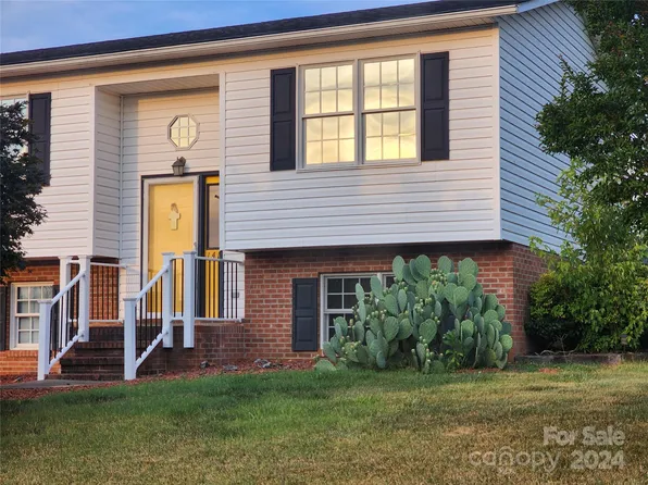 141 Cottonwood Dr #31, Yadkinville, NC 27055