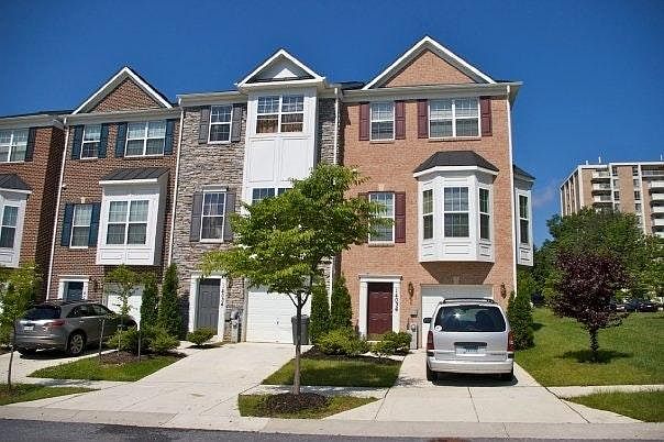 Frontview of townhouse