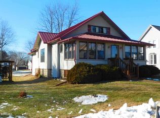 617 S Madison St, Cuba City, WI 53807