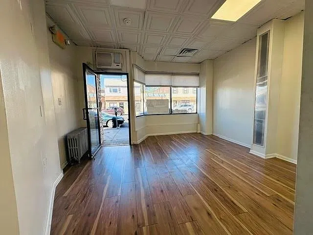 866 Broadway