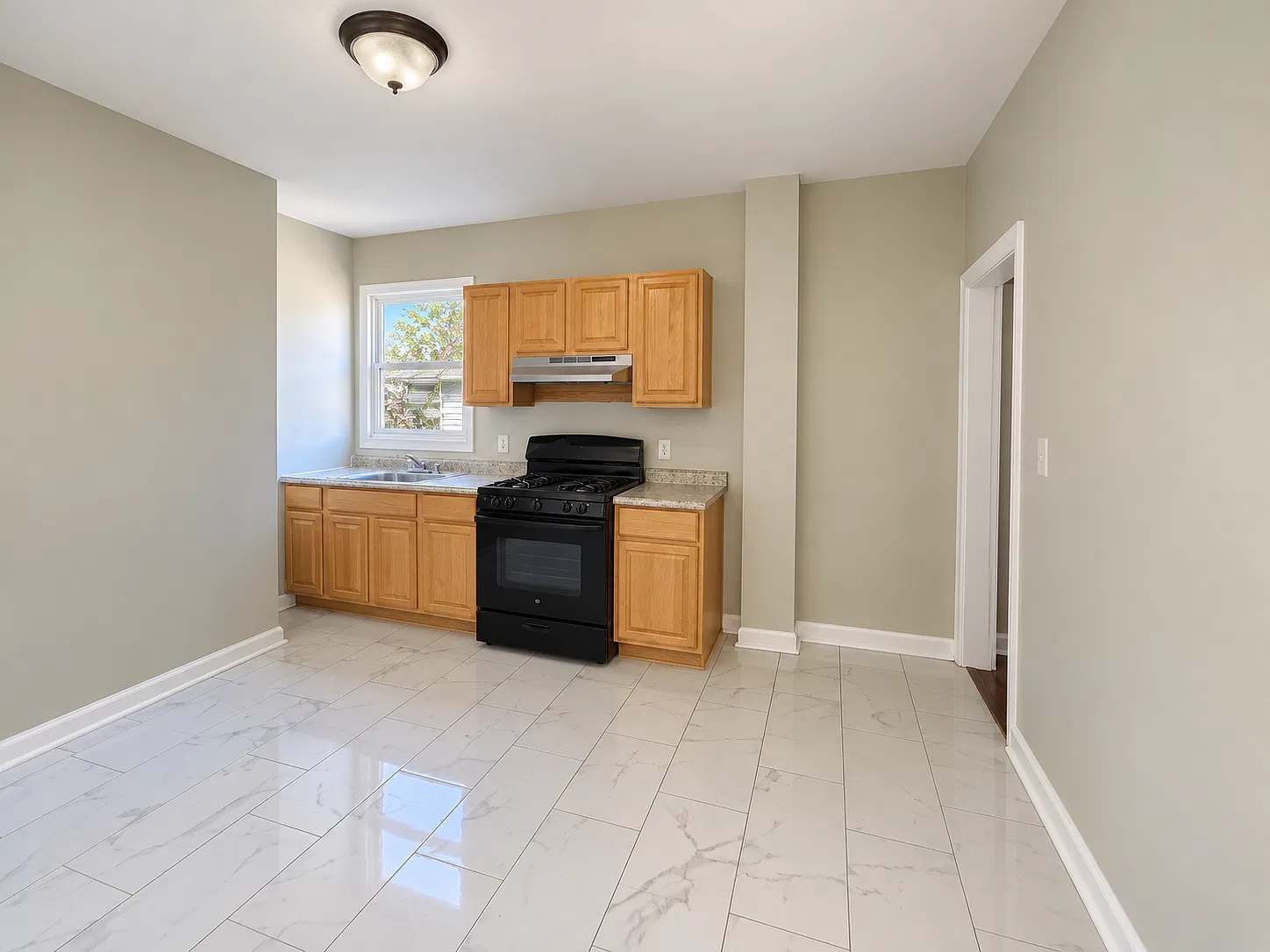 4 bed, 1.5 bath, 1350 sqft, $2,195 — Photo 4