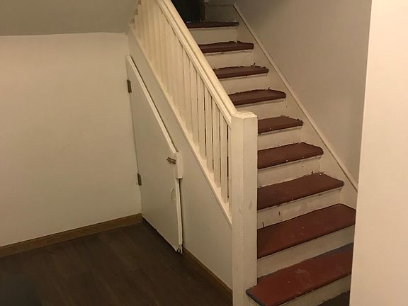 PRIVATE ENTRY FOYER