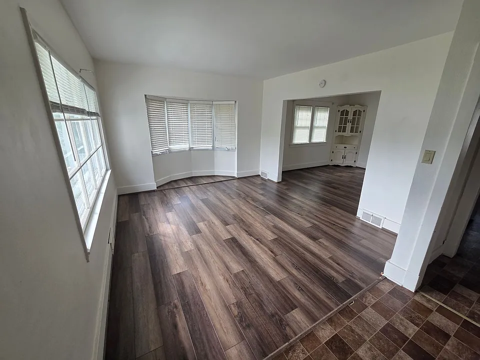 102-104 Morley Pkwy