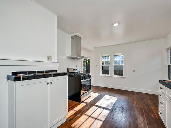4th image of 432 Ridgway Avenue