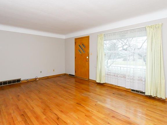 4th image of 680 E 193rd St
