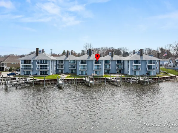 400 Lakeview Ct APT 19C, Spring Lake, MI 49456