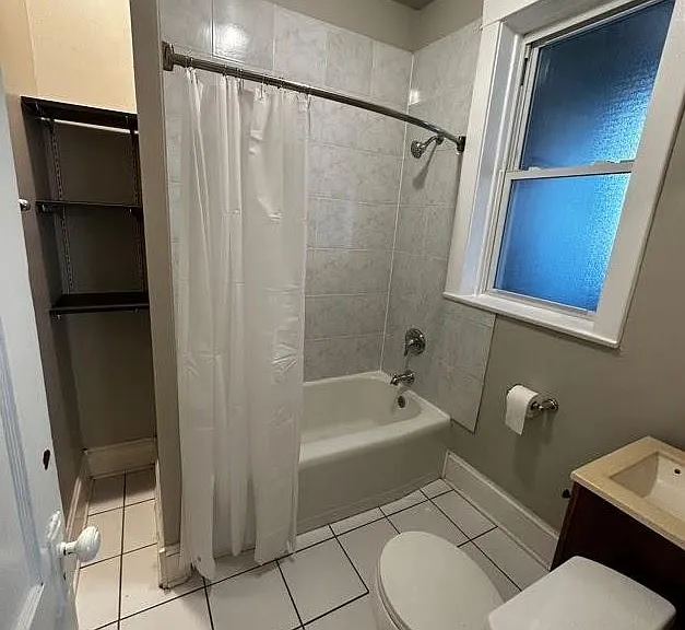 3071 N Haussen Ct #1R — Photo 9
