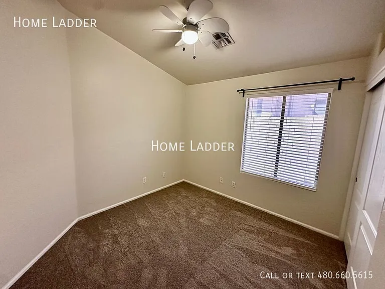 445 E Cantebria Dr — Photo 17