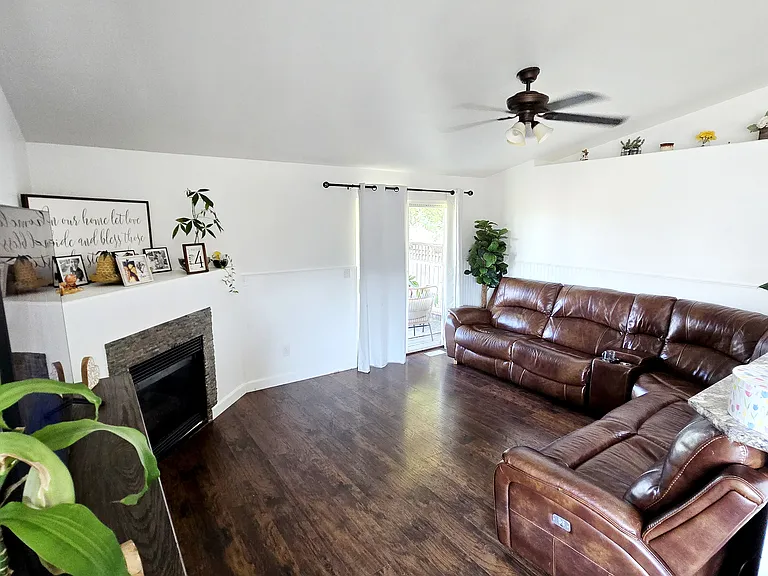 17105 Zoya Dr — Photo 3