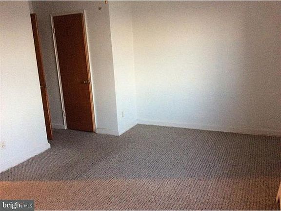 5th image of 307 E Clarkson Ave