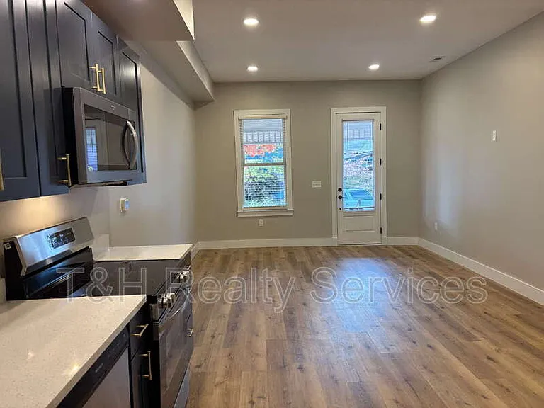 529 N Highland Ave — Photo 9
