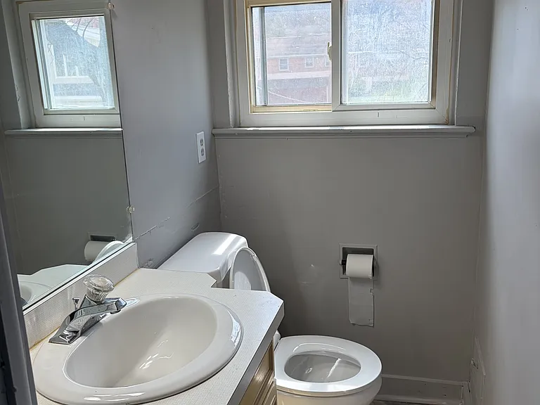 741 York St — Photo 4