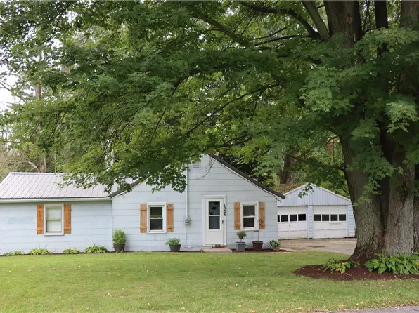 1926 Division St, Palmyra, NY 14522