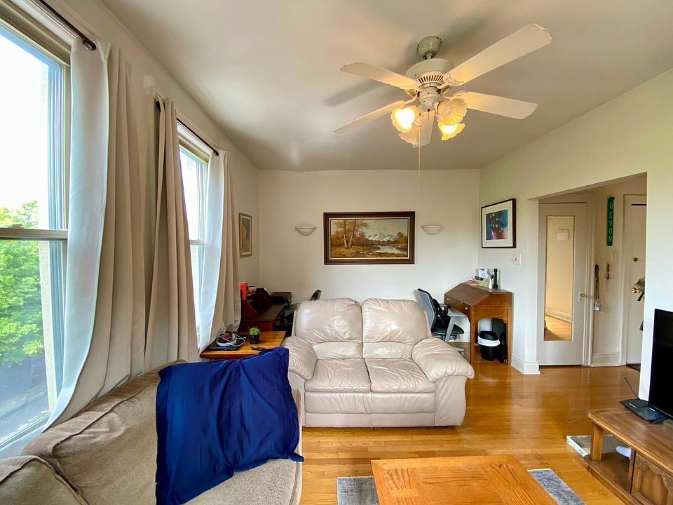 1st image of 2211 W Montrose Ave APT 3W
