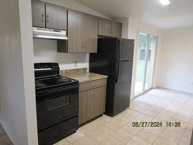 Elsie Ave 446 - 1 — Photo 4