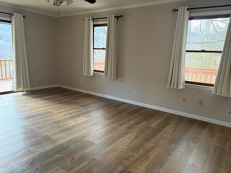 594 Winding Way Dr — Photo 16