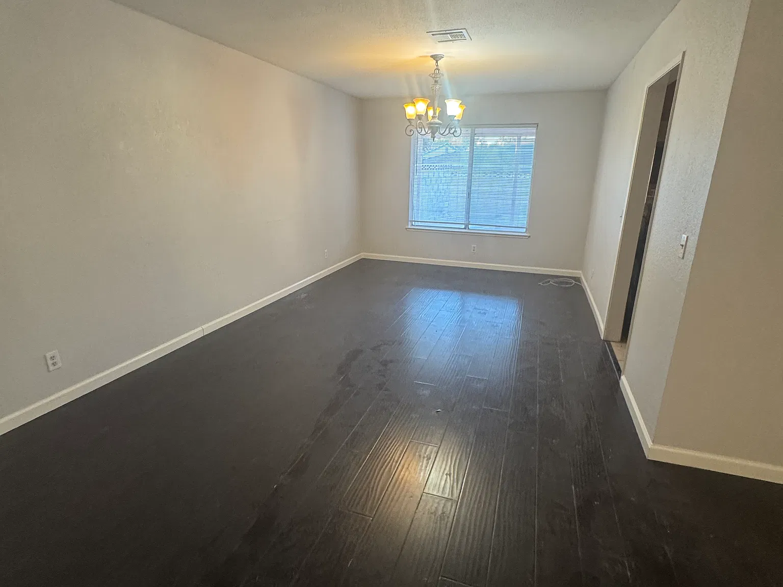 4 bed, 3000 sqft, $3,300 — Photo 3