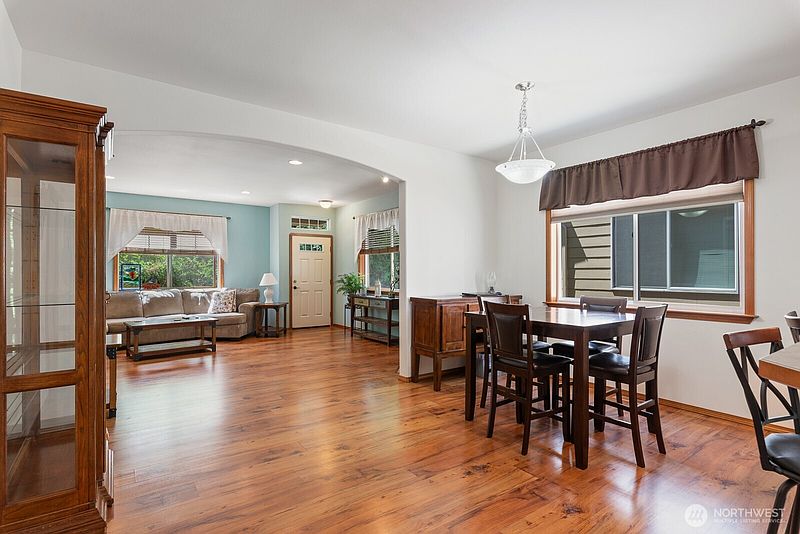 5th image of 509 E Division Street #A